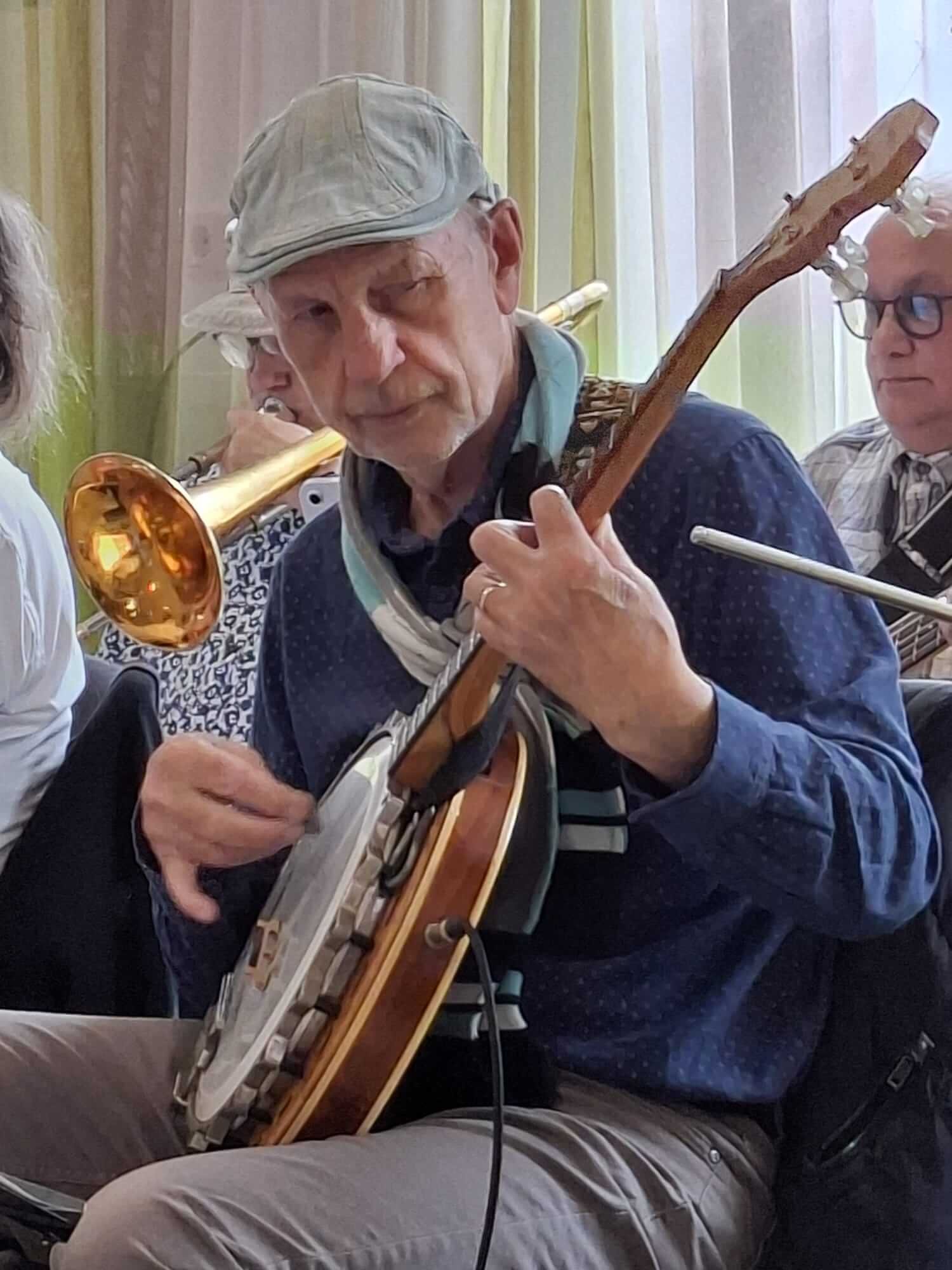Ton Pennings – banjo Black Cherries Dixieland Band